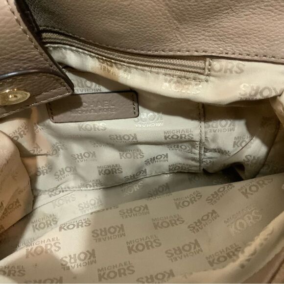 Authentic Michael Kors Hamilton Satchel Beautiful taupe "Dark Dune"color soft - Picture 9 of 16